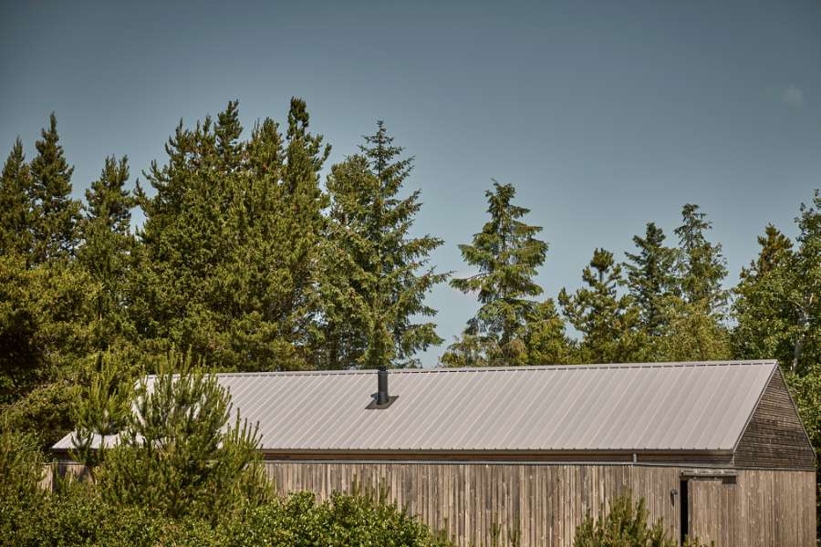 Pandeplader på taget lægger an til sommerhushygge, Torndrupskovvej 3, 9370 Hals